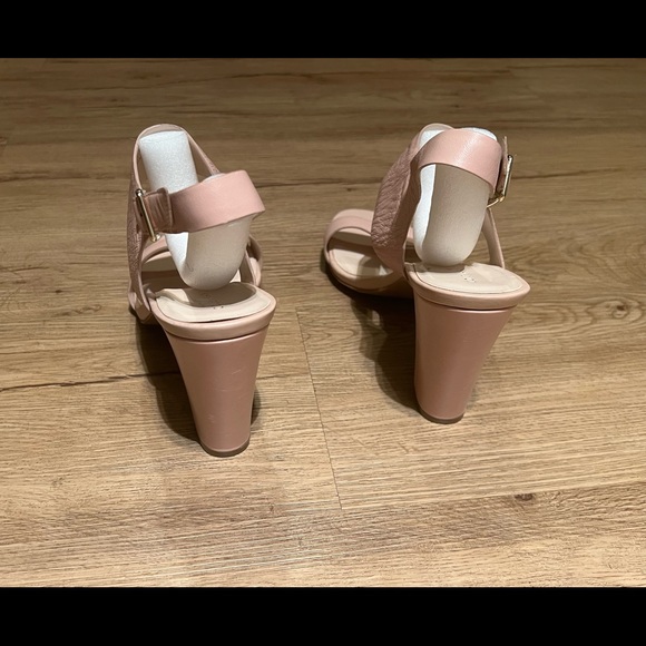 Cole Haan light/pale pink leather sandals - Picture 4 of 12